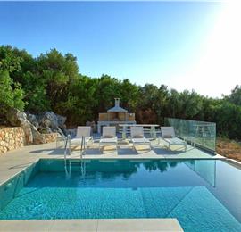4 bedroom villa with infinity pool and sea view in Perithia, Corfu, sleeps 9